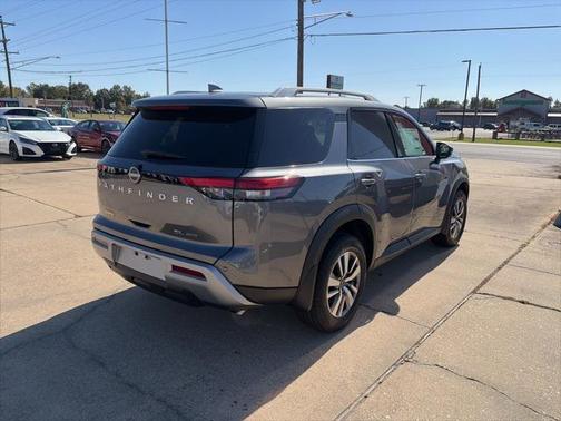 2025 Nissan Pathfinder SL 4WD