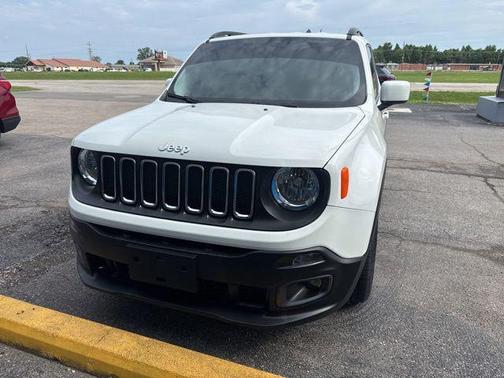 Alpine White 2017 Jeep Renegade Latitude