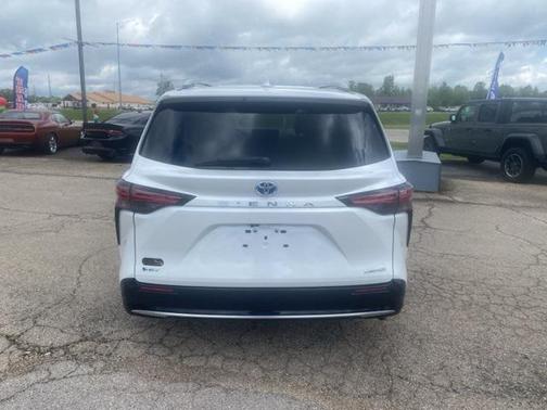 2025 Toyota Sienna Limited 7-Passenger