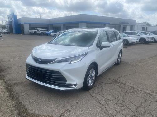 2025 Toyota Sienna Limited 7-Passenger