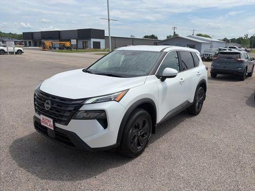 Everest White Pearl Tricoat 2026 Nissan Rogue SV