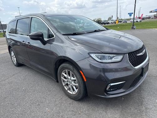 Granite Crystal Metallic Clearcoat 2023 Chrysler Pacifica Touring L