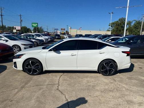 2023 Nissan Altima SR FWD