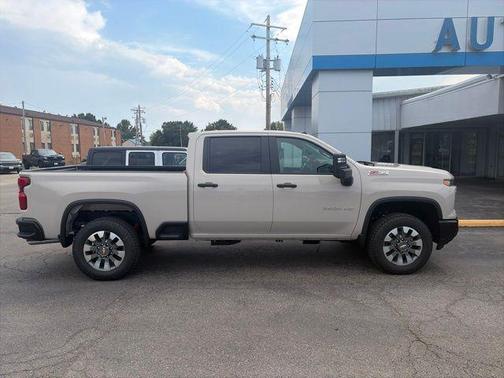 Summit White 2026 Chevrolet Silverado 2500 Custom