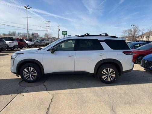 2026 Nissan Pathfinder SL