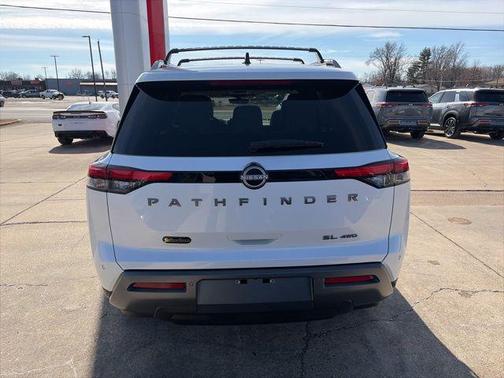 2026 Nissan Pathfinder SL