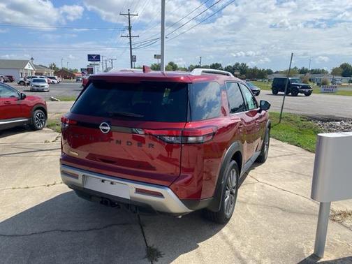 2025 Nissan Pathfinder SL 4WD