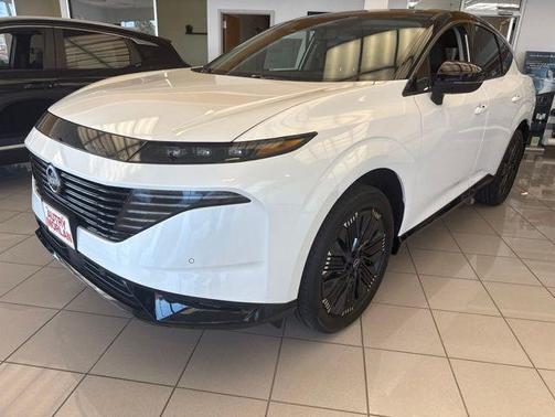 Everest White Pearl/Black 2026 Nissan Murano Platinum