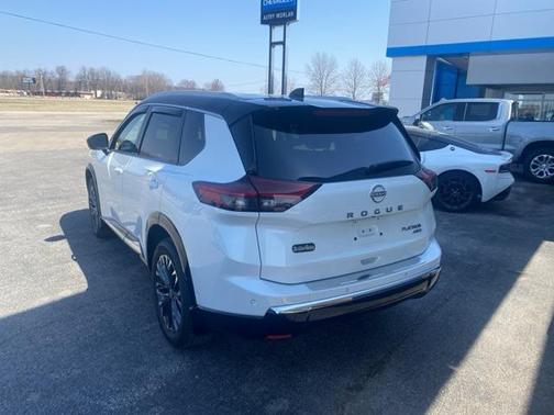 Everest White Pearl/Super Black 2024 Nissan Rogue Platinum