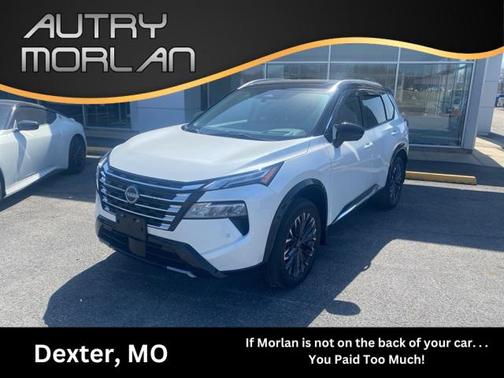 Everest White Pearl/Super Black 2024 Nissan Rogue Platinum