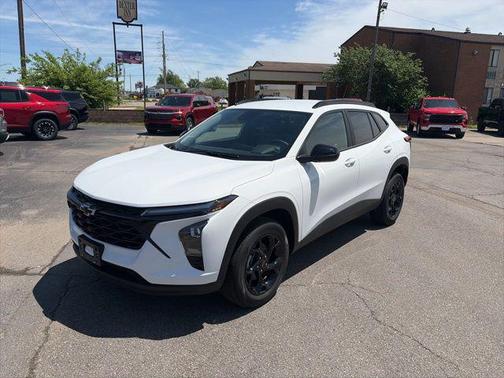 Summit White 2026 Chevrolet Trax LT