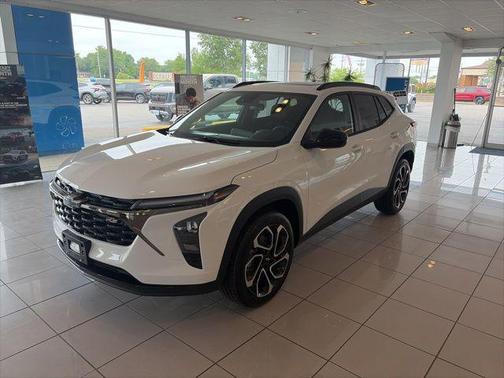 Summit White 2026 Chevrolet Trax FWD 2RS