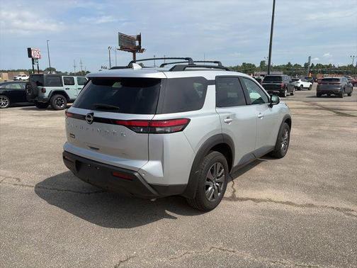 Brilliant Silver Metallic 2025 Nissan Pathfinder SV 4WD
