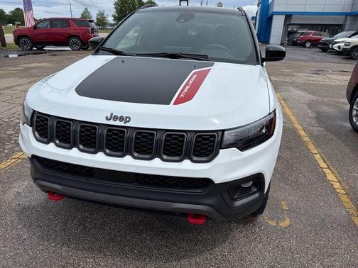 Bright White Clearcoat 2025 Jeep Compass Trailhawk