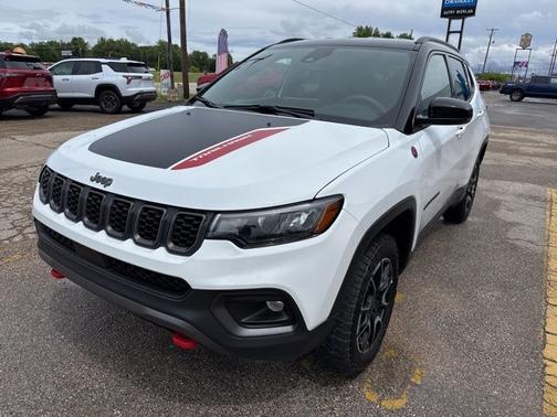 Bright White Clearcoat 2025 Jeep Compass Trailhawk