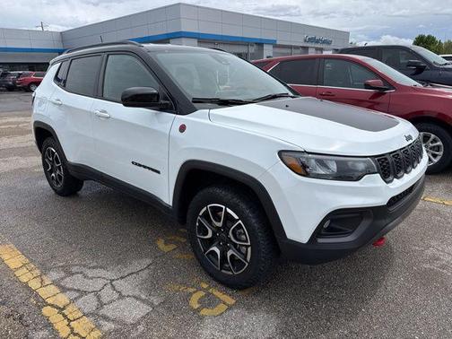Bright White Clearcoat 2025 Jeep Compass Trailhawk