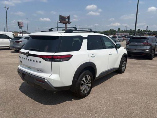 Everest White Pearl Tricoat 2026 Nissan Pathfinder SL