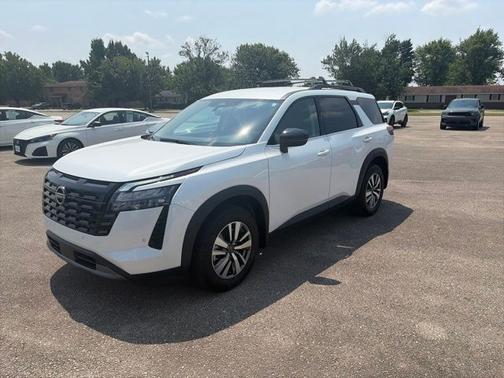 Everest White Pearl Tricoat 2026 Nissan Pathfinder SL