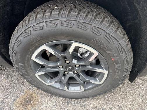 Polar White Tricoat 2026 Chevrolet Equinox FWD ACTIV