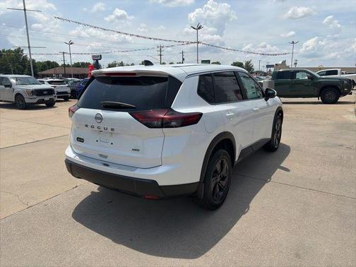 Everest White Pearl Tricoat 2026 Nissan Rogue SV