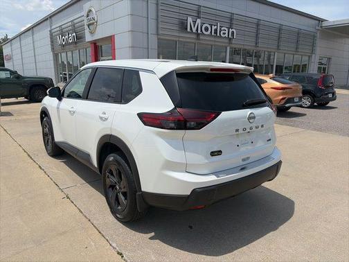 Everest White Pearl Tricoat 2026 Nissan Rogue SV