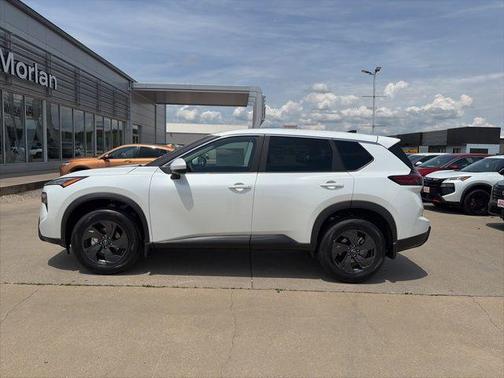 Everest White Pearl Tricoat 2026 Nissan Rogue SV