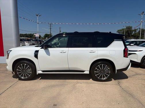 Everest White Pearl/Black 2026 Nissan Armada Platinum Reserve