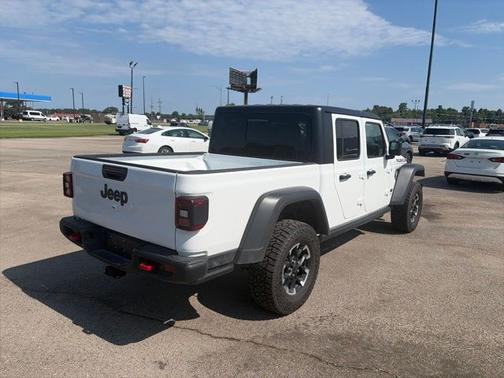 Bright White Clearcoat 2026 Jeep Gladiator Rubicon