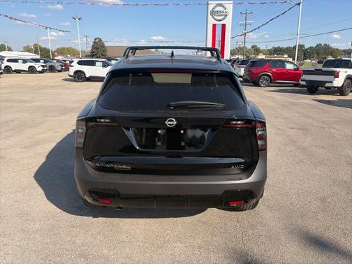 Super Black 2027 Nissan Kicks SV