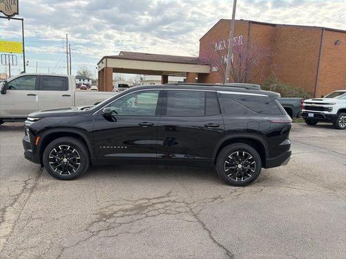 Mosaic Black Metallic 2026 Chevrolet Traverse LT
