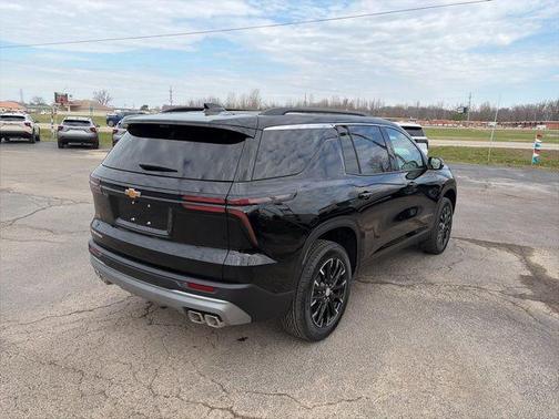 Mosaic Black Metallic 2026 Chevrolet Traverse LT