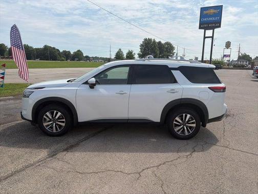Everest White Pearl Tricoat 2025 Nissan Pathfinder SL 4WD