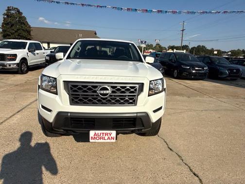 Glacier White 2023 Nissan Frontier SV