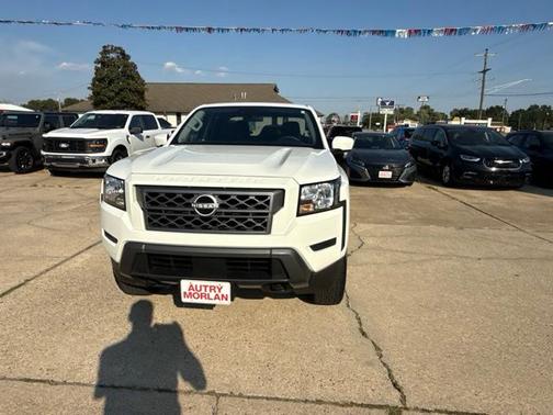 Glacier White 2023 Nissan Frontier SV