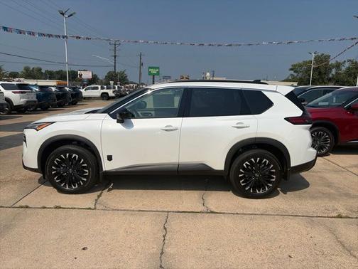 Everest White Pearl Tricoat 2026 Nissan Rogue Dark Armor