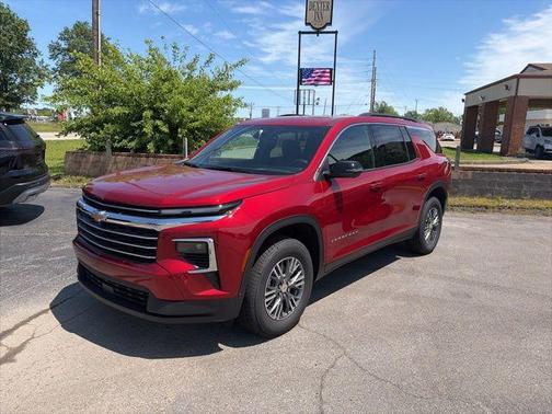 Radiant Red Tintcoat 2026 Chevrolet Traverse LT