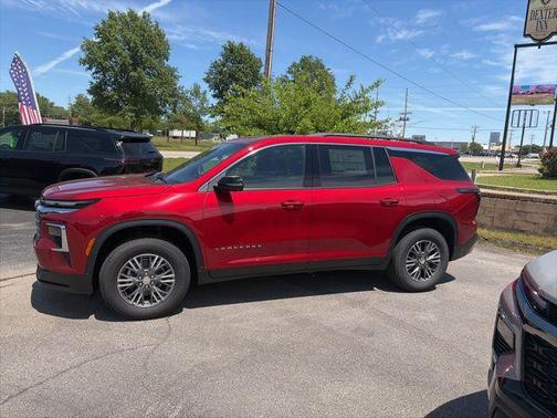 Radiant Red Tintcoat 2026 Chevrolet Traverse LT