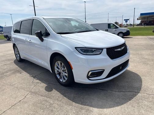 Bright White Clearcoat 2026 Chrysler Pacifica Limited AWD