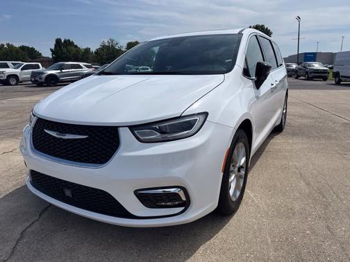 Bright White Clearcoat 2026 Chrysler Pacifica Limited AWD