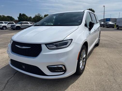 Bright White Clearcoat 2026 Chrysler Pacifica Limited AWD