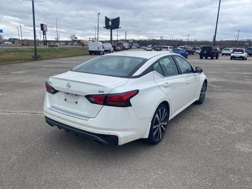 2022 Nissan Altima SR FWD