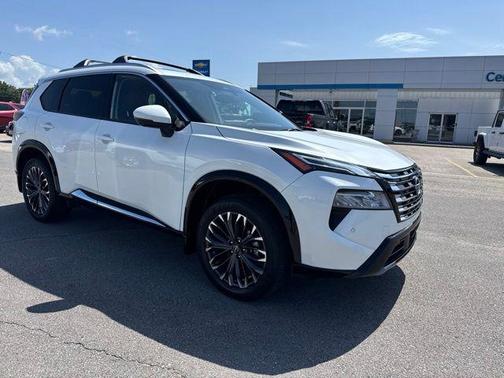 Everest White Pearl Tricoat 2026 Nissan Rogue Platinum