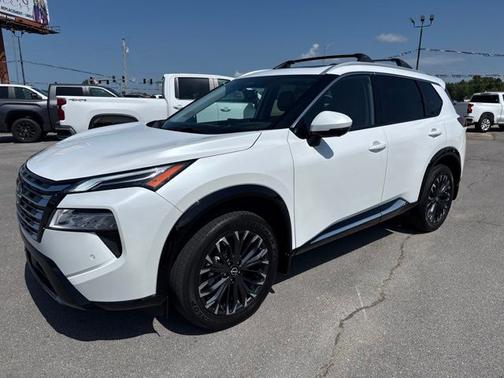 Everest White Pearl Tricoat 2026 Nissan Rogue Platinum