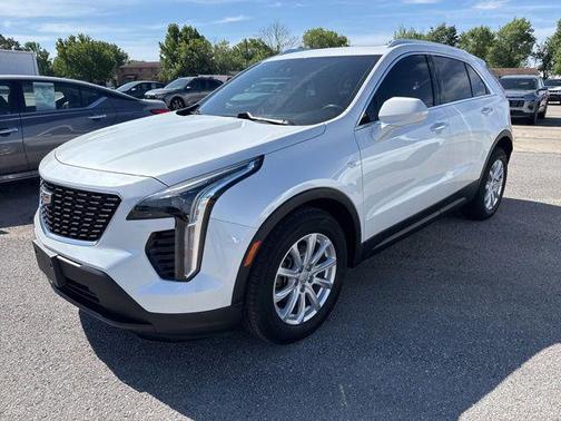 Crystal White Tricoat 2022 Cadillac XT4 Luxury