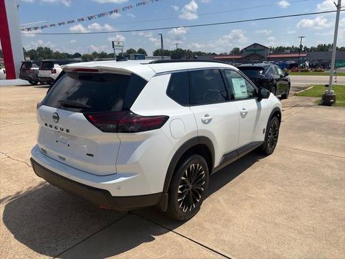 Everest White Pearl Tricoat 2026 Nissan Rogue Dark Armor