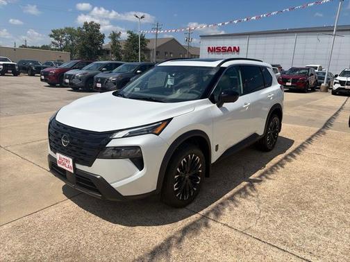 Everest White Pearl Tricoat 2026 Nissan Rogue Dark Armor