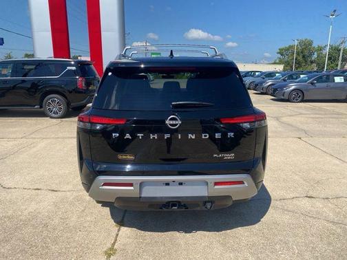 2024 Nissan Pathfinder Platinum 4WD