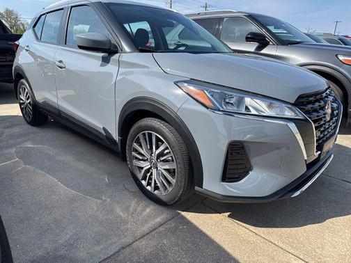 Boulder Gray Pearl 2024 Nissan Kicks SV