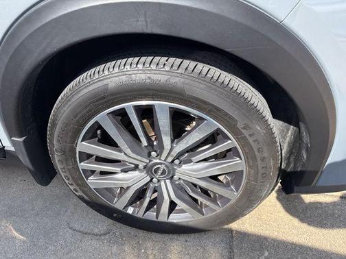 Boulder Gray Pearl 2024 Nissan Kicks SV