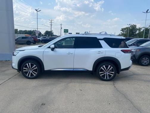 2025 Nissan Pathfinder Platinum 4WD
